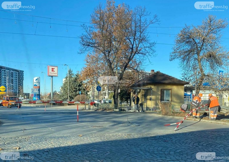 Ремонт на бариерата затвори прелеза на 