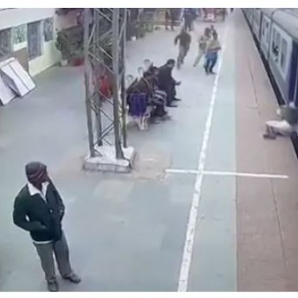 Метро повлече пътник  ВИДЕО