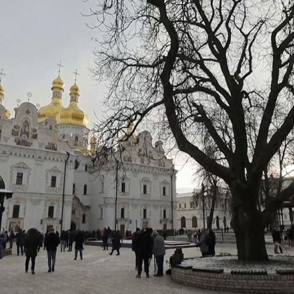 Стотици богомолци присъстваха на историческа служба в прочутия манастир Киево