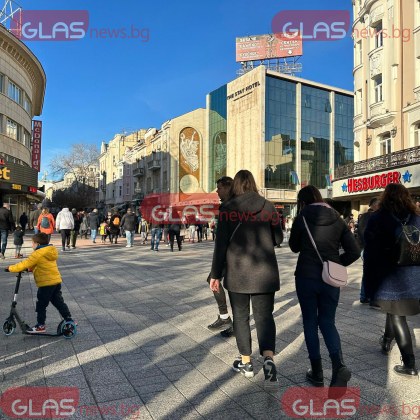 Слънцето отново радва пловдивчани, Главната се пука по шевовете  СНИМКИ