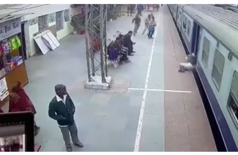 Метро повлече пътник  ВИДЕО