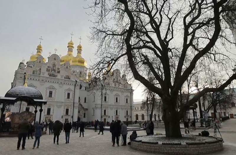 Под засилени мерки: Киев отбеляза Коледа