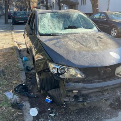 Автомобил е бил потрошен в Пловдив научи GlasNews bg Граждани разпространяват и
