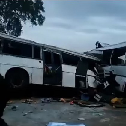 38 души загинаха и десетки бяха ранени при автобусна катастрофа