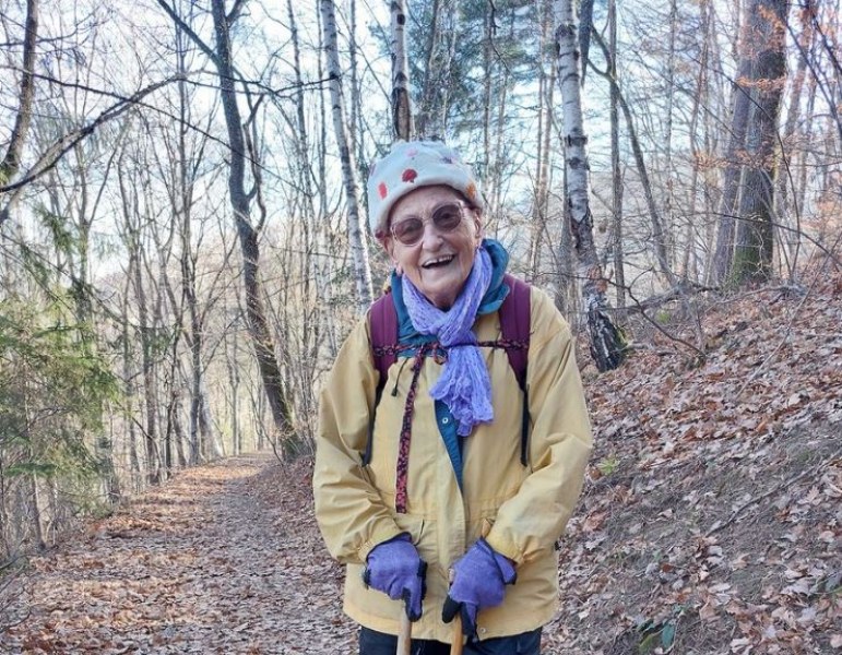 91-годишна баба с два бастуна катери Витоша СНИМКА