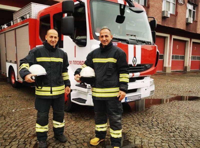 Близнаци се борят с огнените стихии в Пловдивско СНИМКИ