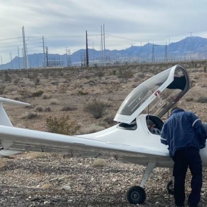 В Лас Вегас малък лек самолет кацна аварийно на магистрала  Миг
