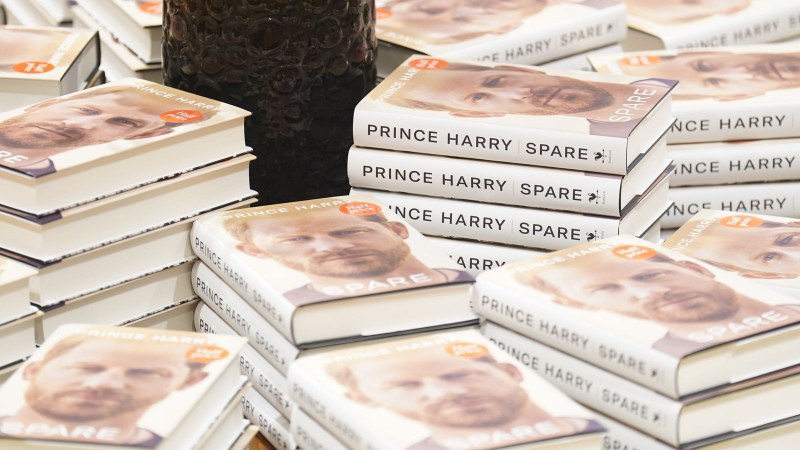 Мемоарите на британския принц Хари Spare (Резервен) са най-бързо продаващата
