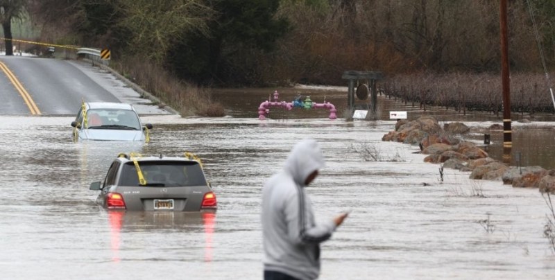 Потоп в Калифорния наводни къщите на Опра Уинфри и принц Хари ВИДЕО