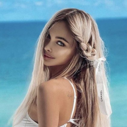 Руският модел Лили Ермак отново разпали Instagram с горещи кадри Лрасавицата