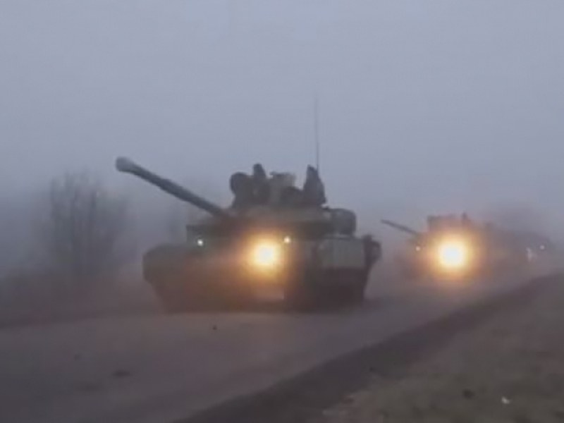 Огромна колона от руски танкове се придвижва в Украйна ВИДЕО