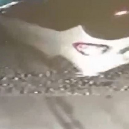 Мъж успя необезпокоявано да открадне автомобил паркиран във вътрешен двор