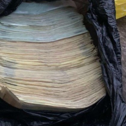 Мъж и жена откраднаха 165 хил. лв., заровиха ги в земята