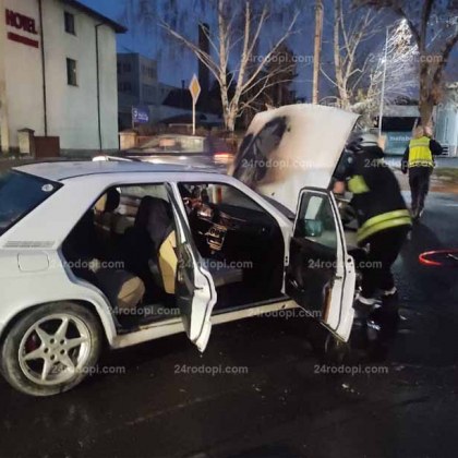 Лек автомобил Мерцедес се е възпламенил  булевард Беломорски в Кърджали