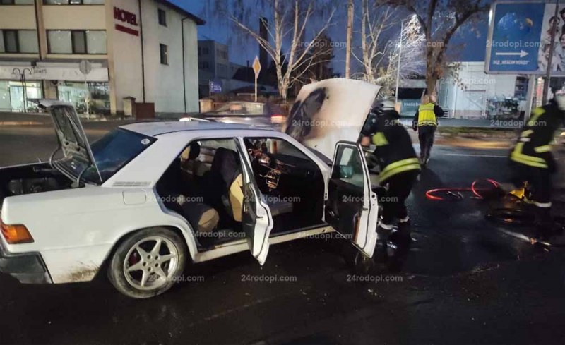 Лек автомобил Мерцедес“ се е възпламенил  булевард Беломорски“ в Кърджали