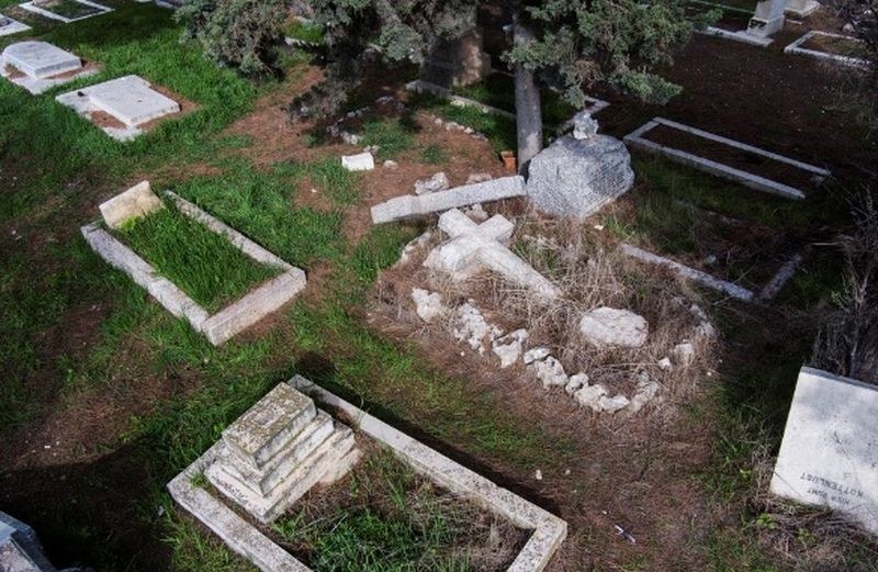 Френски град не иска пари от Русия за подновяване на наем на парцели в гробище