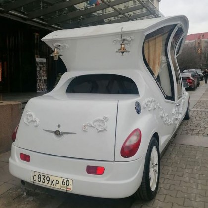 Интересният бял автомобил който изненада преди месеци с вида си