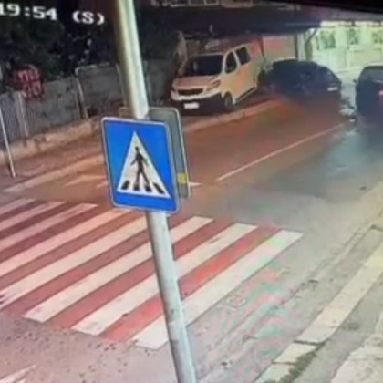 ВИДЕО 18+ показа инцидент с пешеходец, пометен от автомобил