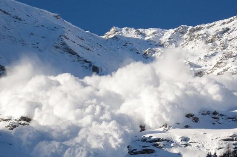 Има предпоставки за повишена лавинна опасност в планините. За това