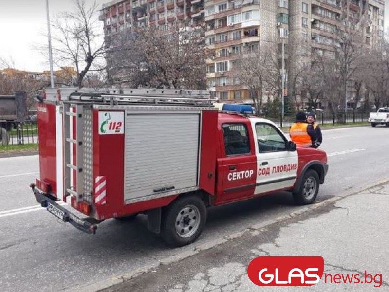 Пожар избухна в жилищен блок, мъж е  в болница