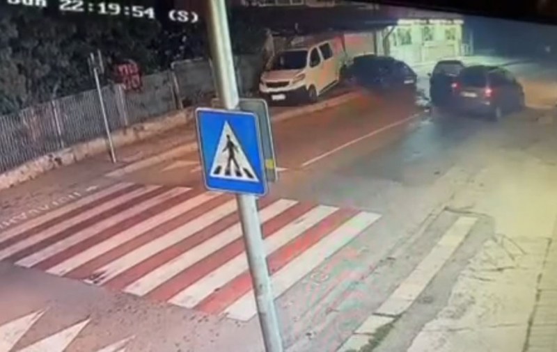 ВИДЕО 18+ показа инцидент с пешеходец, пометен от автомобил