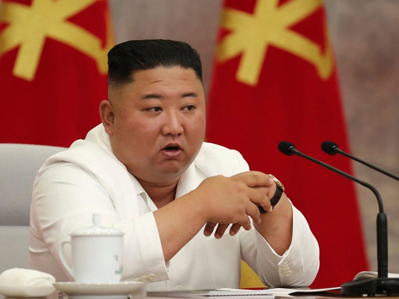 Севернокорейският лидер Ким Чен-ун напоследък злоупотребява с алкохол. Това се