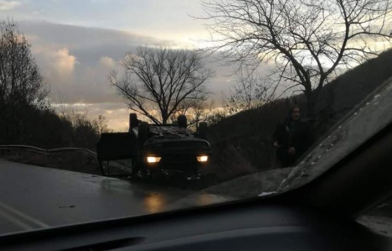 Кола се обърна по таван до София СНИМКА