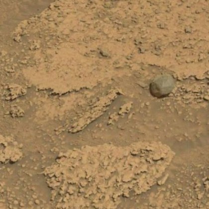 Марсоходът Curiosity който от 10 години изучава кратера Гейл на