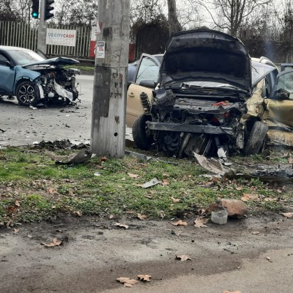 Пътно произшествие с пострадали е станало днес на оживено кръстовище