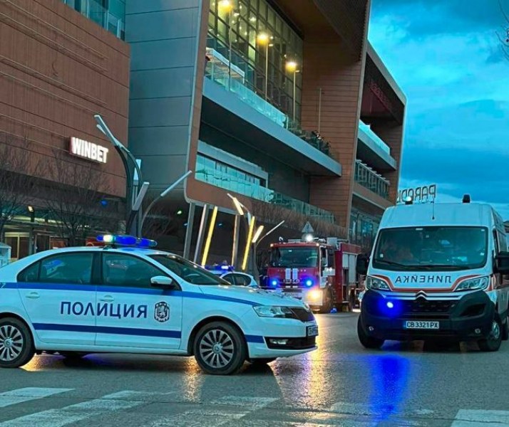 Мол в София е обгазен, пожарна и линейки са на място  СНИМКИ