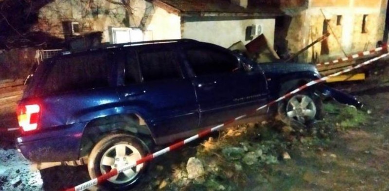 Задържаха бащата на младежа, помел 6 коли и рейс в Бургас