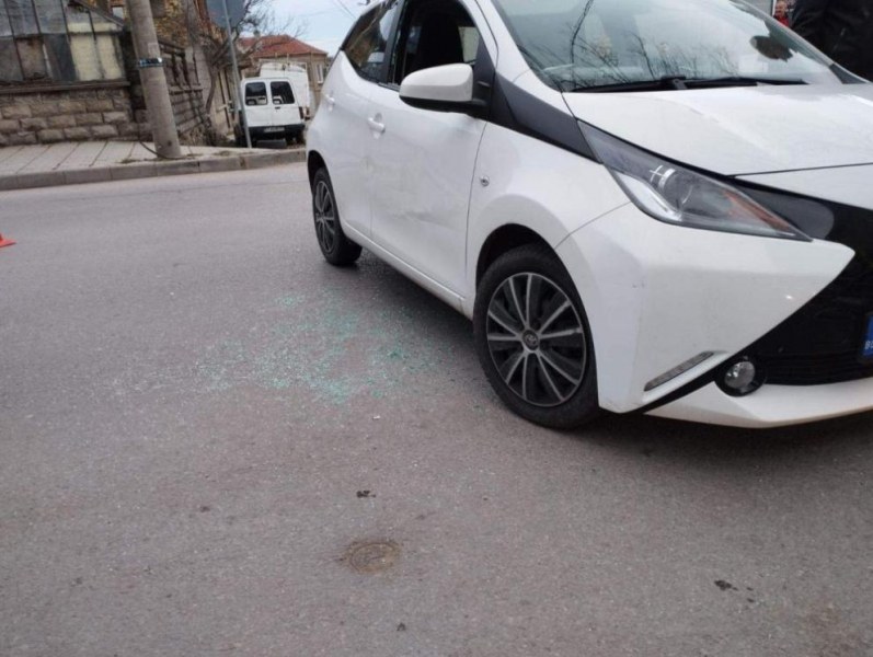 Зрелищна гонка: Полицаи разбиха стъкло, за да извадят шофьор-беглец СНИМКИ