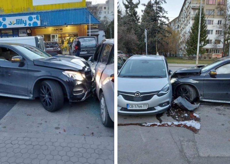 Катастрофа с две коли е станала в София. Инцидентът е