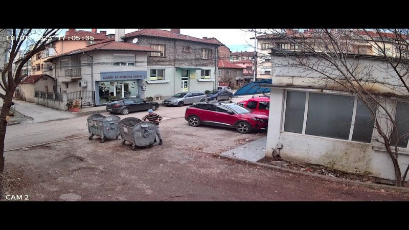 Едни чистят, други мърсят - ето как ВИДЕО