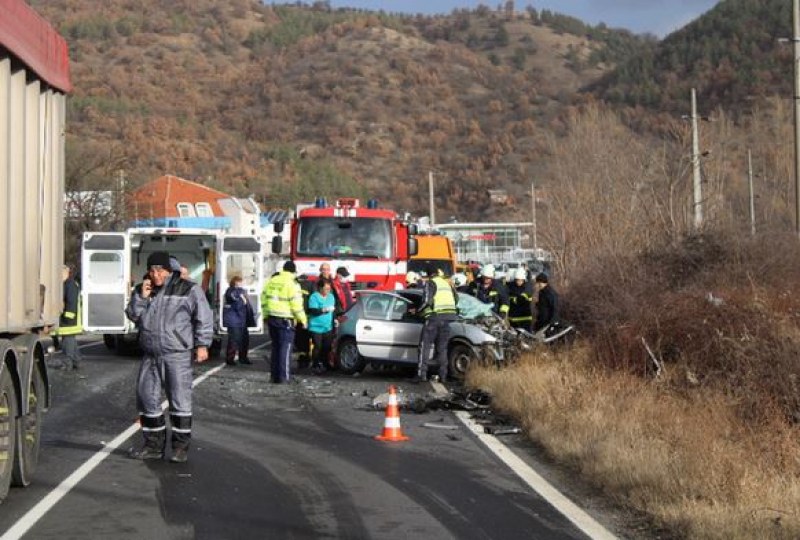 Трагедия! Почина жената от мелето с камион на Е79  СНИМКИ