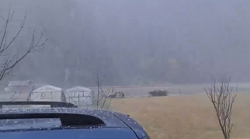 Гръмотевична буря с градушка удари наше село ВИДЕО