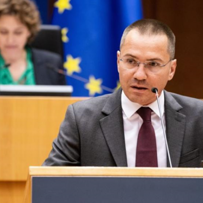 Евродепутатът от ВМРО Европейски консерватори и реформисти Ангел Джамбазки сезира