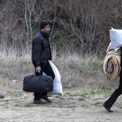 Мигранти гладни и премръзнали нахлуват по къщите в Треклянско