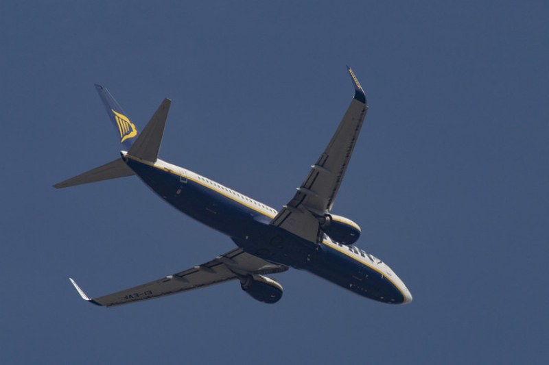 Самолет на Ryanair, летящ за Гърция, съобщи за бомба на борда