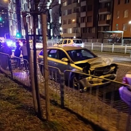 Тежка верижна катастрофа в София, блъснаха се три коли СНИМКИ