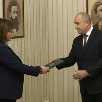 Лидерът на БСП Корнелия Нинова връща третия мандат неизпълнен на