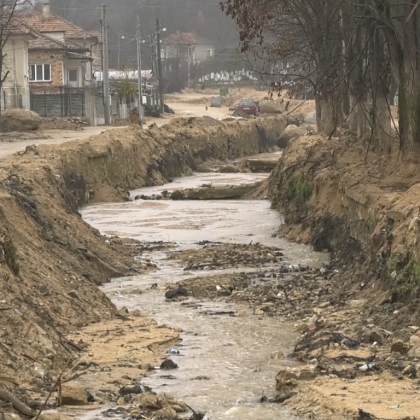 Жителите на едно от наводнените карловски села Слатина обмислят