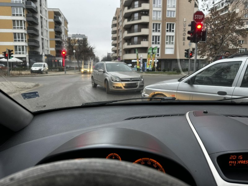 Две коли се блъснаха в Пловдив СНИМКА