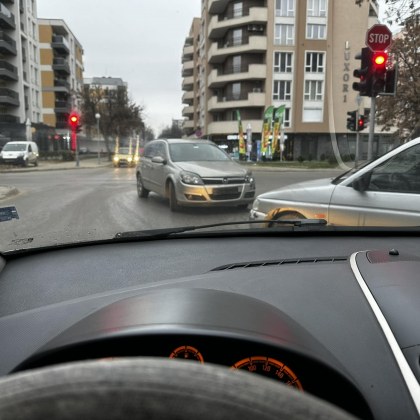 Две коли се блъснаха в Пловдив СНИМКА