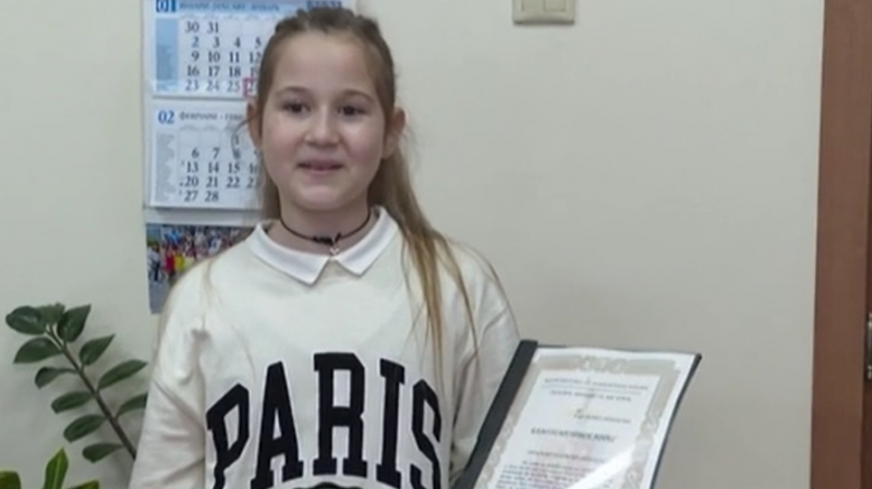 Наградиха 10-годишното момиче, помогнало за задържането на пиян шофьор
