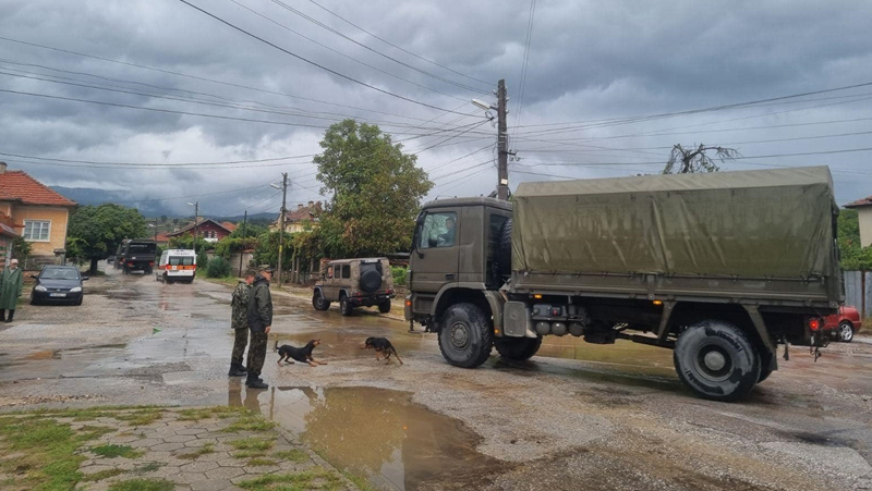 Първа тежка техника пристигна в Каравелово и Богдан