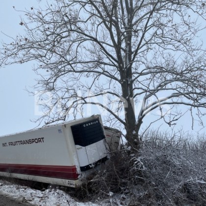 Камион е катастрофирал на натоварения път между Враца и Оряхово