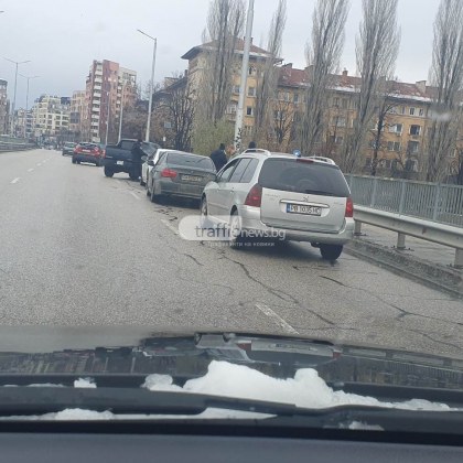Полицейска акция в Пловдив! Млад мъж е с белезници