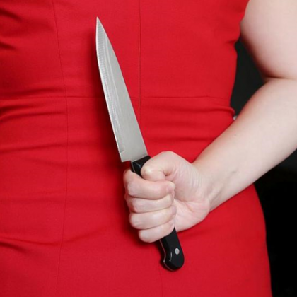Жена намушка с нож мъж в Ботевград съобщиха от полицията Около