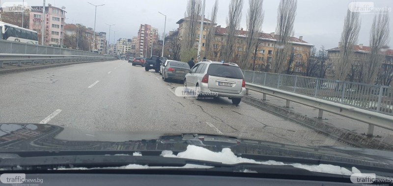 Полицейска акция в Пловдив! Млад мъж е с белезници